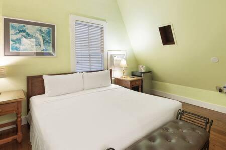 Curry House - Pool, King Bed & Balcony! Room 7 キーウェスト エクステリア 写真